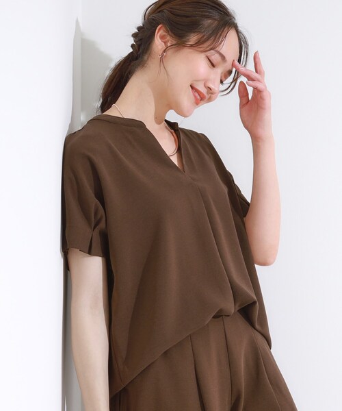 DRESKIP(ドレスキップ)の「【S-LL/セットアップ可/ひんやり】きちんと見えで上品 お袖タック スキッパーブラウス(シャツ/ブラウス・レディース・ダークブラウン/ブルー/チャコールグレー/ライトベージュ・04/03/02/01)」の3枚目の写真