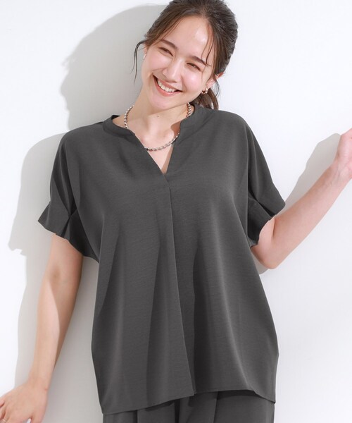 DRESKIP(ドレスキップ)の「【S-LL/セットアップ可/ひんやり】きちんと見えで上品 お袖タック スキッパーブラウス(シャツ/ブラウス・レディース・ダークブラウン/ブルー/チャコールグレー/ライトベージュ・04/03/02/01)」の2枚目の写真