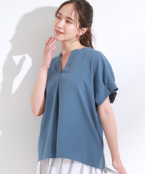 DRESKIP(ドレスキップ)の「【S-LL/セットアップ可/ひんやり】きちんと見えで上品 お袖タック スキッパーブラウス(シャツ/ブラウス・レディース・ダークブラウン/ブルー/チャコールグレー/ライトベージュ・04/03/02/01)」の4枚目の写真