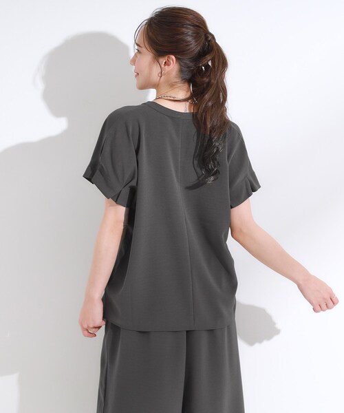 DRESKIP(ドレスキップ)の「【S-LL/セットアップ可/ひんやり】きちんと見えで上品 お袖タック スキッパーブラウス(シャツ/ブラウス・レディース・ダークブラウン/ブルー/チャコールグレー/ライトベージュ・04/03/02/01)」の6枚目の写真