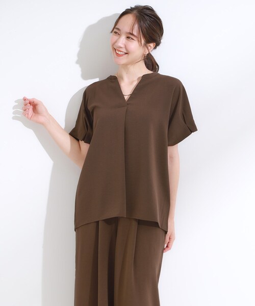 DRESKIP(ドレスキップ)の「【S-LL/セットアップ可/ひんやり】きちんと見えで上品 お袖タック スキッパーブラウス(シャツ/ブラウス・レディース・ダークブラウン/ブルー/チャコールグレー/ライトベージュ・04/03/02/01)」の11枚目の写真