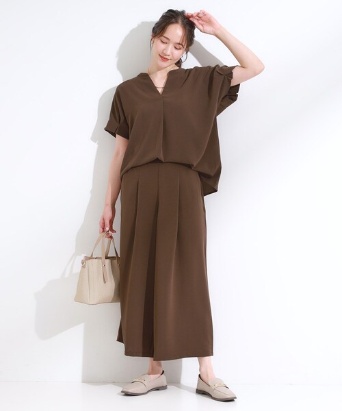 DRESKIP(ドレスキップ)の「【S-LL/セットアップ可/ひんやり】きちんと見えで上品 お袖タック スキッパーブラウス(シャツ/ブラウス・レディース・ダークブラウン/ブルー/チャコールグレー/ライトベージュ・04/03/02/01)」の13枚目の写真