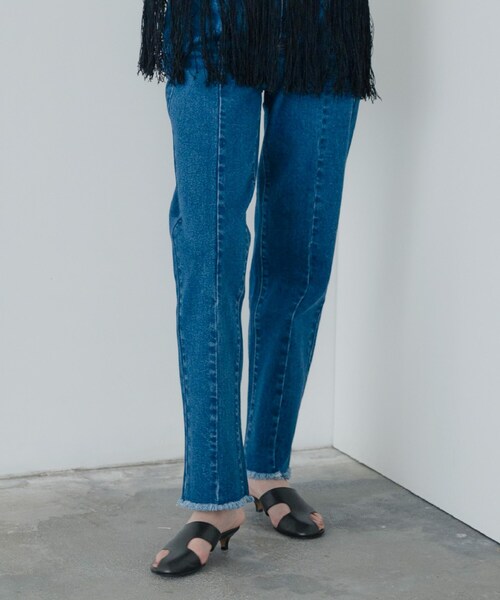 GALLEST（ギャレスト）の「センターピンタックデニム（デニムパンツ・レディース・チャコールグレー/ブルー系その他・40/38/36）」の3枚目の写真