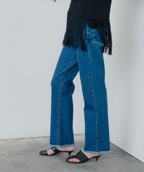 GALLEST（ギャレスト）の「センターピンタックデニム（デニムパンツ・レディース・チャコールグレー/ブルー系その他・40/38/36）」の4枚目の写真