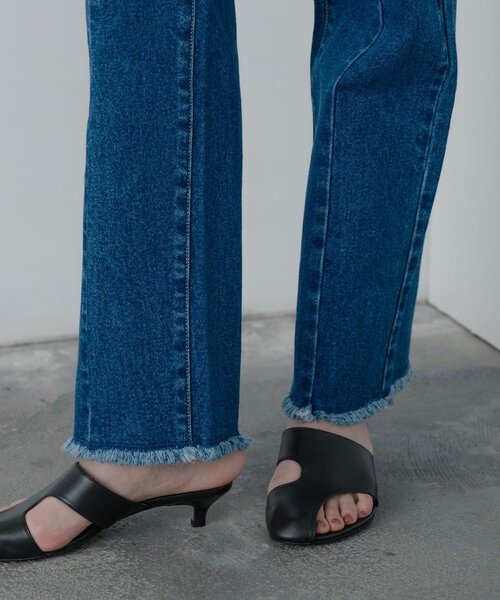 GALLEST（ギャレスト）の「センターピンタックデニム（デニムパンツ・レディース・チャコールグレー/ブルー系その他・40/38/36）」の6枚目の写真