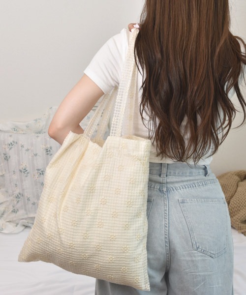 VIBGYOR Women（ヴィブジョー　ウィメン）の「【float】フラワー チュール デザイン トートバッグ【A4サイズ収納可能】（トートバッグ・レディース・ホワイト系2/ホワイト系1・FREE）」の5枚目の写真