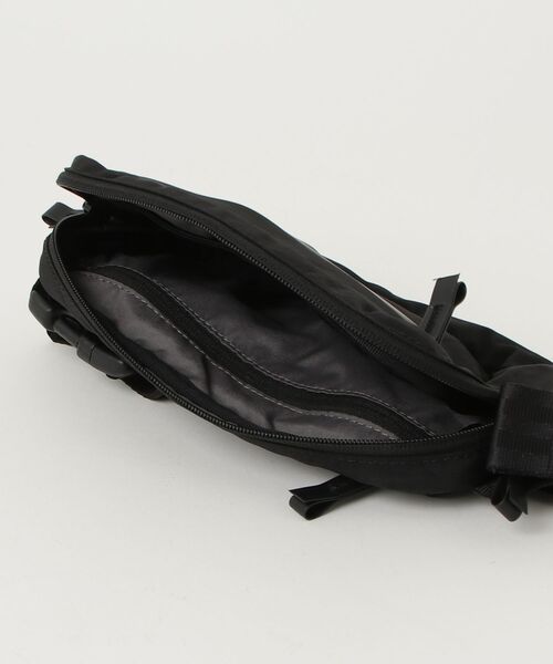 CHROME（クローム）の「［ CHROME / クローム ］SABIN 1.5L SLING / サビン 1.5L スリング 耐水 1.5L ボディバッグ ウェストポーチ スマホポーチ（ボディバッグ/ウエストポーチ・メンズ・モスグリーン/ピンク系その他/ブラック・FREE）」の11枚目の写真
