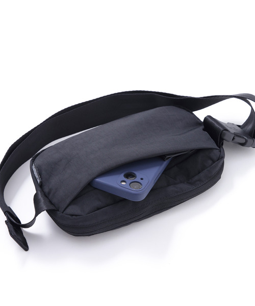 CHROME（クローム）の「［ CHROME / クローム ］SABIN 1.5L SLING / サビン 1.5L スリング 耐水 1.5L ボディバッグ ウェストポーチ スマホポーチ（ボディバッグ/ウエストポーチ・メンズ・モスグリーン/ピンク系その他/ブラック・FREE）」の9枚目の写真