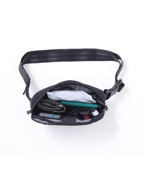 CHROME（クローム）の「［ CHROME / クローム ］SABIN 1.5L SLING / サビン 1.5L スリング 耐水 1.5L ボディバッグ ウェストポーチ スマホポーチ（ボディバッグ/ウエストポーチ・メンズ・モスグリーン/ピンク系その他/ブラック・FREE）」の8枚目の写真