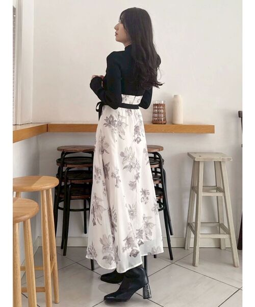 MERCURYDUO（マーキュリーデュオ）の「フラワードッキングロングスリーブワンピース（ワンピース・レディース・ブラック/ベージュ/ラベンダー・SMALL/MEDIUM）」の20枚目の写真