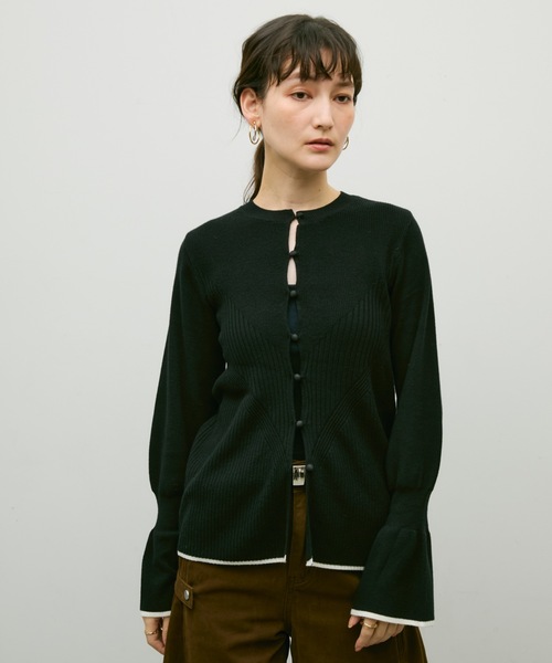 Lutim by u(ルチバイユー)の「Flared sleeve color pattern cardigan / フレアスリーブ配色パターンカーディガン(カーディガン/ボレロ・レディース・ナチュラル/ブラック/カーキ・FREE)」の4枚目の写真