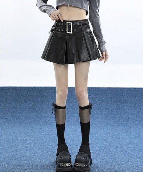 lilful（リルフル）の「【インパン付き】アイレットベルト付き PUプリーツスカート（スカート・レディース・ブラック・M/L）」の16枚目の写真