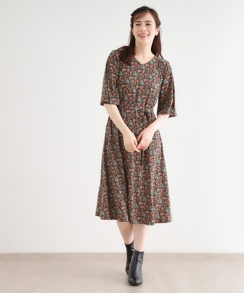 LAURA ASHLEY(ローラアシュレイ)の「【大好評!WEB限定/5分袖/洗える/ジャージ素材/M-LL3サイズ】アイレソン柄ワンピース(ワンピース・レディース・ベージュ系/チャコール・38/40/42)」の17枚目の写真