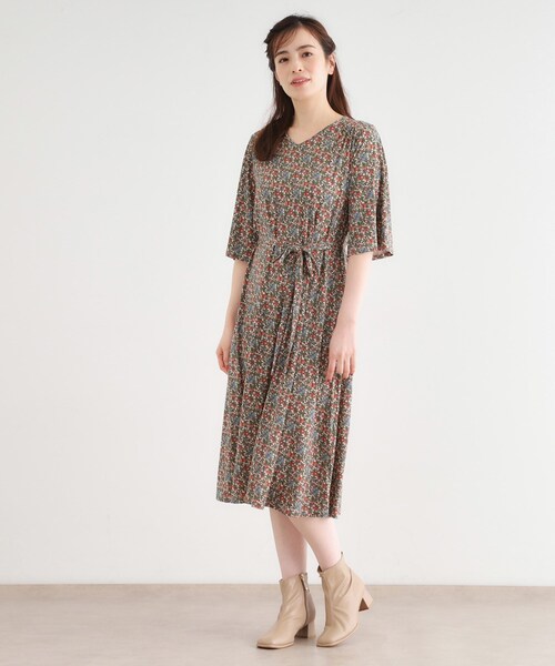 LAURA ASHLEY(ローラアシュレイ)の「【大好評!WEB限定/5分袖/洗える/ジャージ素材/M-LL3サイズ】アイレソン柄ワンピース(ワンピース・レディース・ベージュ系/チャコール・38/40/42)」の12枚目の写真
