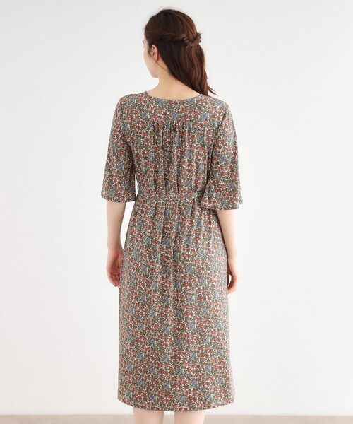 LAURA ASHLEY(ローラアシュレイ)の「【大好評!WEB限定/5分袖/洗える/ジャージ素材/M-LL3サイズ】アイレソン柄ワンピース(ワンピース・レディース・ベージュ系/チャコール・38/40/42)」の10枚目の写真