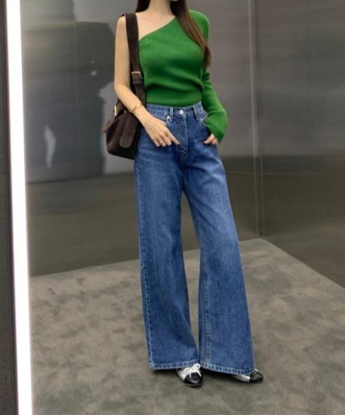FAVORITO(ファヴォリート)の「オフショルダーニットトップス(その他トップス・レディース・グリーン/キャメル/オフホワイト/ブラック・F)」の8枚目の写真