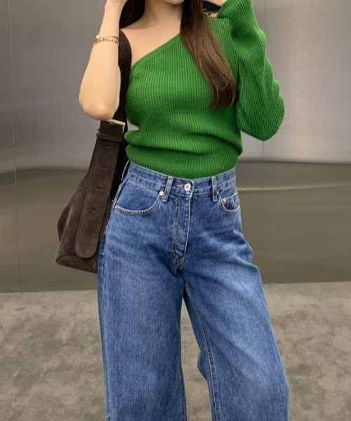 FAVORITO(ファヴォリート)の「オフショルダーニットトップス(その他トップス・レディース・グリーン/キャメル/オフホワイト/ブラック・F)」の11枚目の写真