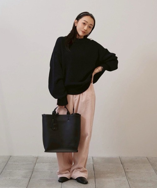 TODAYFUL（トゥデイフル）の「Roundhem Linen Knit（ニット/セーター・レディース・ブラック/ナチュラル・FREE）」の17枚目の写真