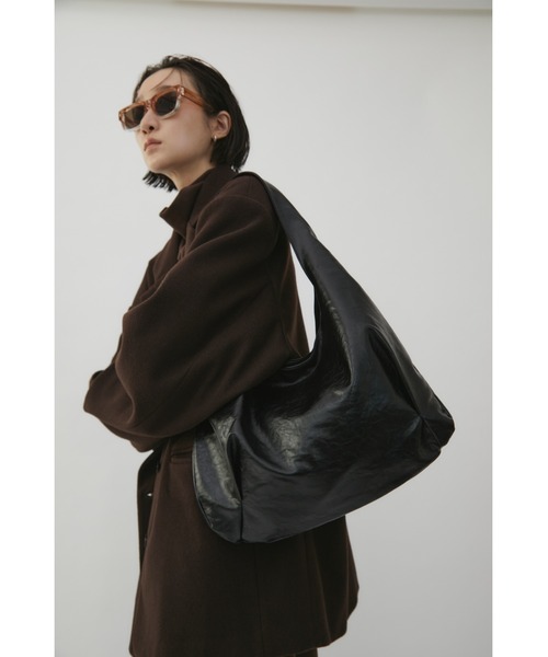 VION(ヴィオン)の「Leather Touch Volume Bag / レザータッチボリュームバッグ(ショルダーバッグ・レディース・ブラック/ブラウン・FREE)」の7枚目の写真