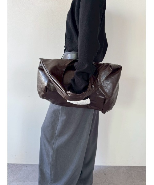 VION(ヴィオン)の「Leather Touch Volume Bag / レザータッチボリュームバッグ(ショルダーバッグ・レディース・ブラック/ブラウン・FREE)」の13枚目の写真