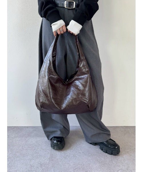 VION(ヴィオン)の「Leather Touch Volume Bag / レザータッチボリュームバッグ(ショルダーバッグ・レディース・ブラック/ブラウン・FREE)」の14枚目の写真