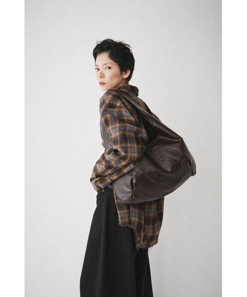 VION(ヴィオン)の「レザータッチボリュームバッグ / Leather Touch Volume Bag(ショルダーバッグ・レディース・ブラック/ブラウン・FREE)」の17枚目の写真