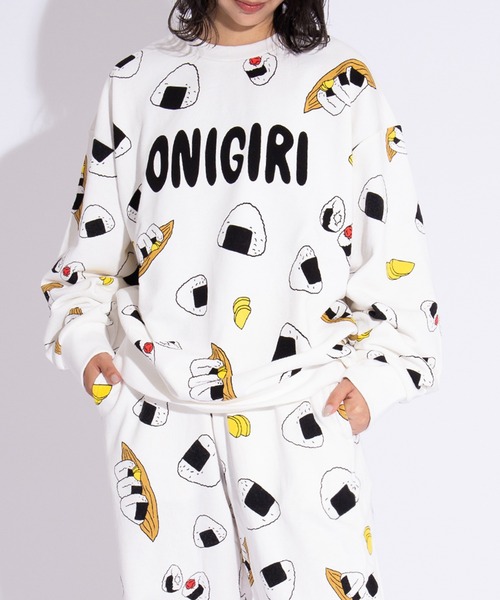 PUNYUS（プニュズ）の「フード総柄スウェット(ONIGIRI)（スウェット・レディース・ブラック・1/2/3/4/5）」の2枚目の写真