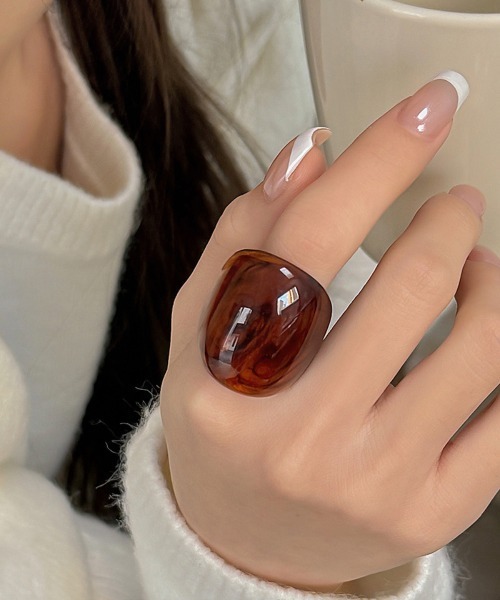 Fun & Daily（ファンアンドデイリー）の「F&D : アクリルボリュームリング（リング・レディース・ホワイト系その他/ブルー/グリーン/ブラウン・FREE）」の3枚目の写真