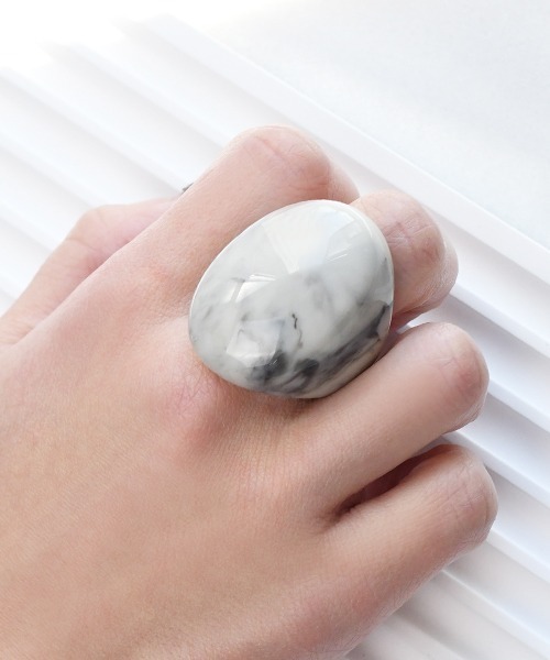 Fun & Daily（ファンアンドデイリー）の「F&D : アクリルボリュームリング（リング・レディース・ホワイト系その他/ブルー/グリーン/ブラウン・FREE）」の13枚目の写真