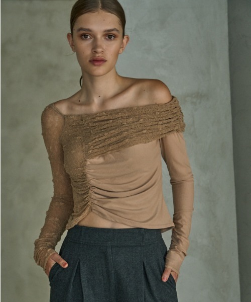 ERADIE(エラディエ)の「Sheer Lace Top チュール&レーストップ(その他トップス・レディース・ブラック/ベージュ/オフホワイト・FREE)」の1枚目の写真