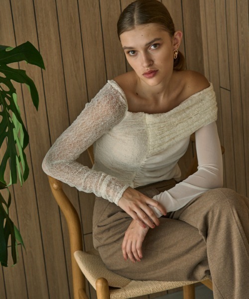ERADIE(エラディエ)の「Sheer Lace Top チュール&レーストップ(その他トップス・レディース・ブラック/ベージュ/オフホワイト・FREE)」の2枚目の写真