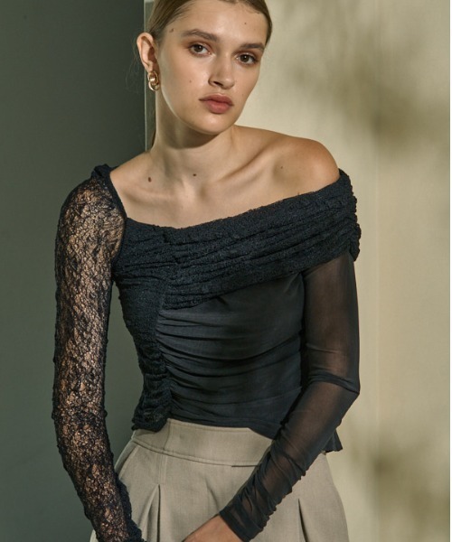 ERADIE(エラディエ)の「Sheer Lace Top チュール&レーストップ(その他トップス・レディース・ブラック/ベージュ/オフホワイト・FREE)」の4枚目の写真