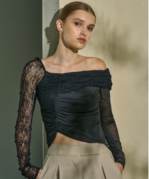 ERADIE(エラディエ)の「Sheer Lace Top チュール&レーストップ(その他トップス・レディース・ブラック/ベージュ/オフホワイト・FREE)」の8枚目の写真