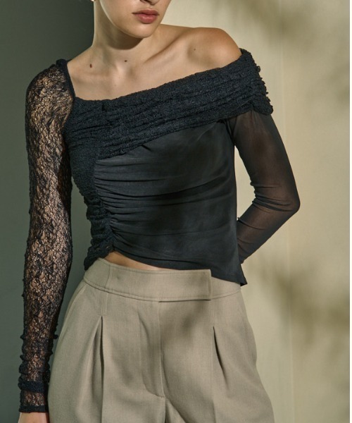 ERADIE(エラディエ)の「Sheer Lace Top チュール&レーストップ(その他トップス・レディース・ブラック/ベージュ/オフホワイト・FREE)」の7枚目の写真