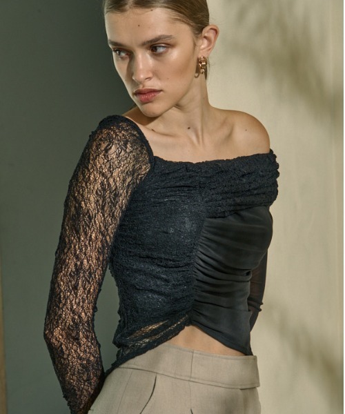 ERADIE(エラディエ)の「Sheer Lace Top チュール&レーストップ(その他トップス・レディース・ブラック/ベージュ/オフホワイト・FREE)」の5枚目の写真