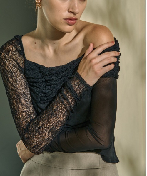 ERADIE(エラディエ)の「Sheer Lace Top チュール&レーストップ(その他トップス・レディース・ブラック/ベージュ/オフホワイト・FREE)」の10枚目の写真