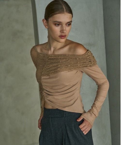 ERADIE(エラディエ)の「Sheer Lace Top チュール&レーストップ(その他トップス・レディース・ブラック/ベージュ/オフホワイト・FREE)」の21枚目の写真