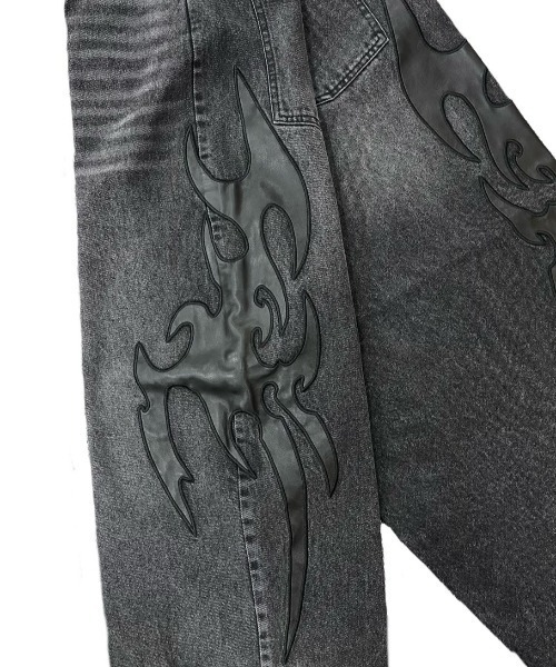 DIG YOUR OWN GRAVE(ディグユアオウングレイブ)の「【DIG YOUR OWN GRAVE】TRIBALDENIM PANTS / 【ディグユアオウングレイブ】 トライバルデニムパンツ(デニムパンツ・メンズ・ブラック・M/L)」の3枚目の写真