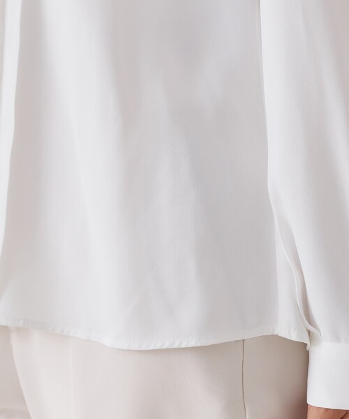 OPAQUE.CLIP（オペークドットクリップ）の「≪通勤・セレモニー対応≫ タックブラウス【洗濯機OK】（シャツ/ブラウス・レディース・ホワイト・42/40/38/36）」の11枚目の写真