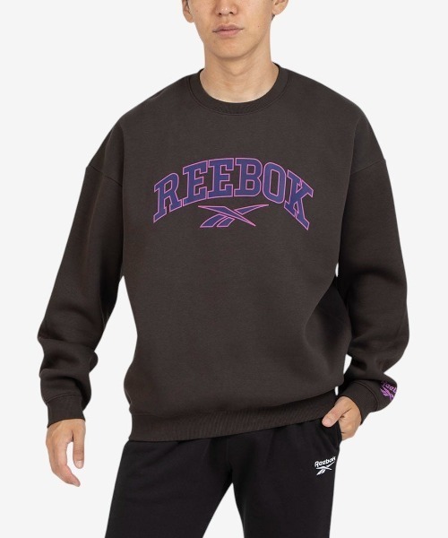 Reebok(リーボック)の「ビッグロゴ クルースウェット / CURTIS VARSITY SWEATSHIRT(スウェット・メンズ・ブラウン/ブラック/ブルー・LARGE/MEDIUM/SMALL/X-LARGE)」の2枚目の写真