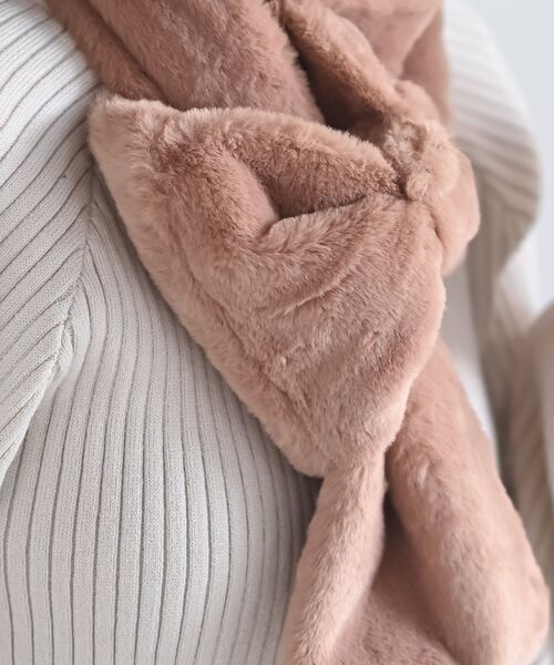 rps（アールピーエス）の「リボンフェイクファーマフラー（マフラー・レディース・アイボリー/グレイッシュベージュ/ピンク・フリー）」の6枚目の写真