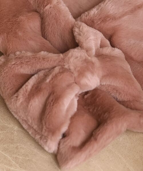 rps（アールピーエス）の「リボンフェイクファーマフラー（マフラー・レディース・アイボリー/グレイッシュベージュ/ピンク・フリー）」の7枚目の写真