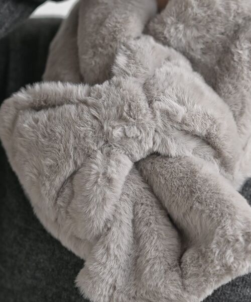 rps（アールピーエス）の「リボンフェイクファーマフラー（マフラー・レディース・アイボリー/グレイッシュベージュ/ピンク・フリー）」の13枚目の写真