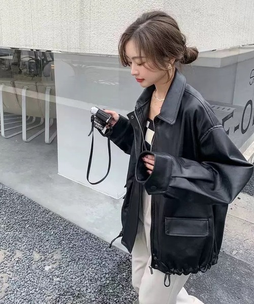 shopnikoniko(ショップニコニコ)の「PUレザージャケット オーバーサイズ 裾ドロスト ブルゾン(ブルゾン・レディース・ブラック・フリー)」の6枚目の写真