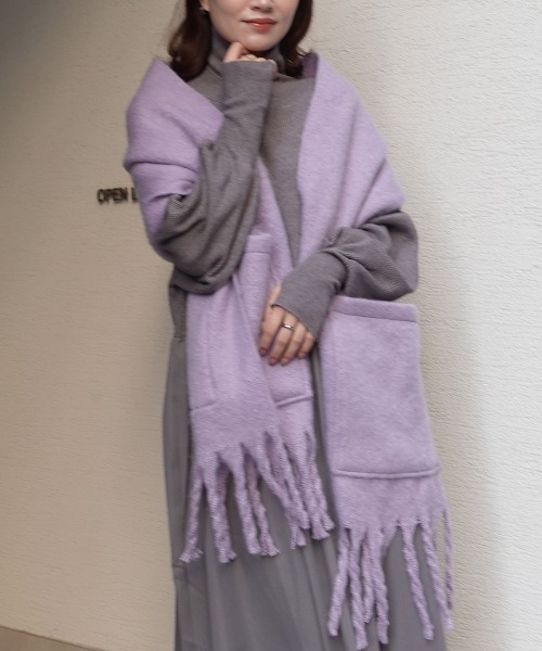 CORNERS（コーナーズ）の「ボリューム太フリンジマフラー（マフラー・レディース・パープル/チャコールグレー/アイボリー・FREE）」の18枚目の写真