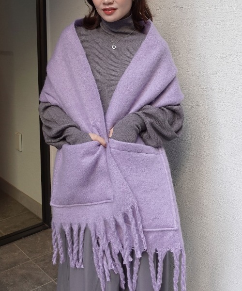 CORNERS（コーナーズ）の「ボリューム太フリンジマフラー（マフラー・レディース・パープル/チャコールグレー/アイボリー・FREE）」の22枚目の写真
