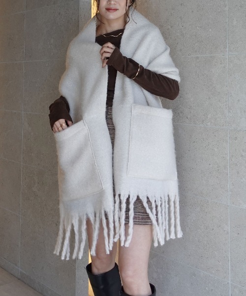 CORNERS（コーナーズ）の「ボリューム太フリンジマフラー（マフラー・レディース・パープル/チャコールグレー/アイボリー・FREE）」の17枚目の写真