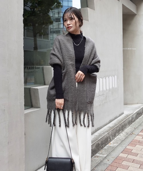 CORNERS（コーナーズ）の「ボリューム太フリンジマフラー（マフラー・レディース・パープル/チャコールグレー/アイボリー・FREE）」の8枚目の写真