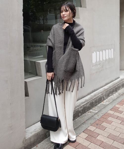 CORNERS（コーナーズ）の「ボリューム太フリンジマフラー（マフラー・レディース・パープル/チャコールグレー/アイボリー・FREE）」の9枚目の写真