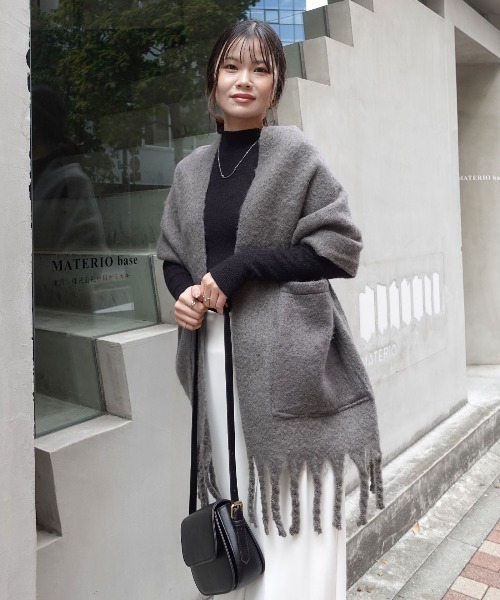 CORNERS（コーナーズ）の「ボリューム太フリンジマフラー（マフラー・レディース・パープル/チャコールグレー/アイボリー・FREE）」の10枚目の写真